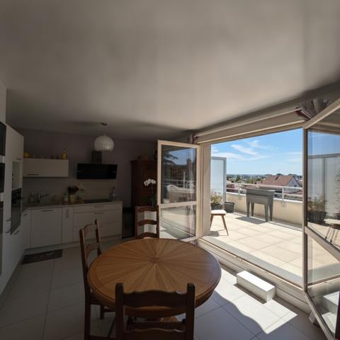 Appartement
                                                                                                                                                                                                                                                                                                                        4 pièce(s)                                                                                                                                                                                                          2 chambre(s)                                                                                                                                                                                                          80  m²