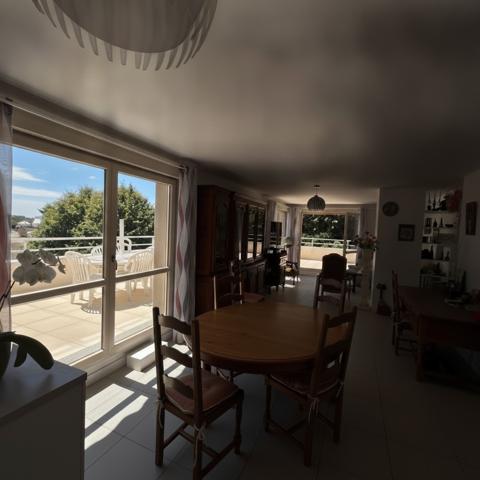 Appartement
                                                                                                                                                                                                                                                                                                                        4 pièce(s)                                                                                                                                                                                                          2 chambre(s)                                                                                                                                                                                                          80  m²