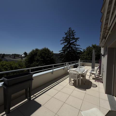 Appartement
                                                                                                                                                                                                                                                                                                                        4 pièce(s)                                                                                                                                                                                                          2 chambre(s)                                                                                                                                                                                                          80  m²