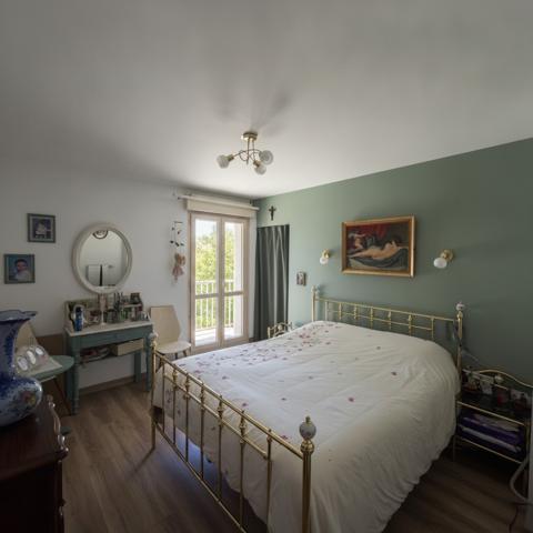 Appartement
                                                                                                                                                                                                                                                                                                                        4 pièce(s)                                                                                                                                                                                                          2 chambre(s)                                                                                                                                                                                                          80  m²