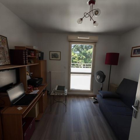 Appartement
                                                                                                                                                                                                                                                                                                                        4 pièce(s)                                                                                                                                                                                                          2 chambre(s)                                                                                                                                                                                                          80  m²