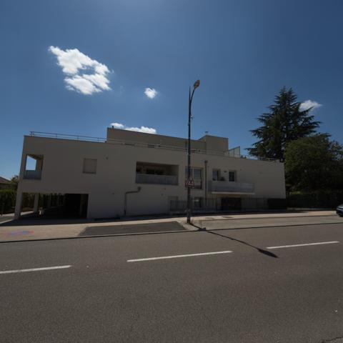 Appartement
                                                                                                                                                                                                                                                                                                                        4 pièce(s)                                                                                                                                                                                                          2 chambre(s)                                                                                                                                                                                                          80  m²