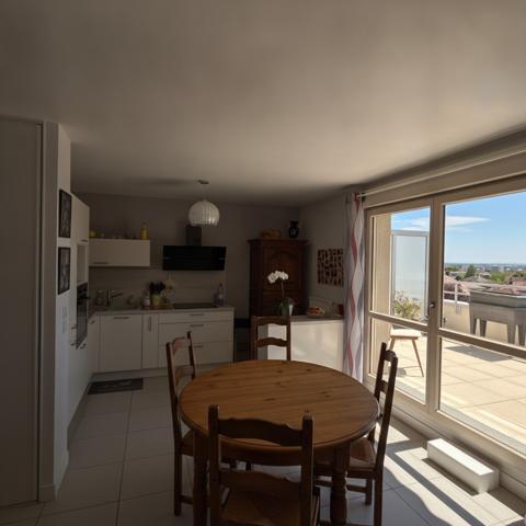 Appartement
                                                                                                                                                                                                                                                                                                                        4 pièce(s)                                                                                                                                                                                                          2 chambre(s)                                                                                                                                                                                                          80  m²
