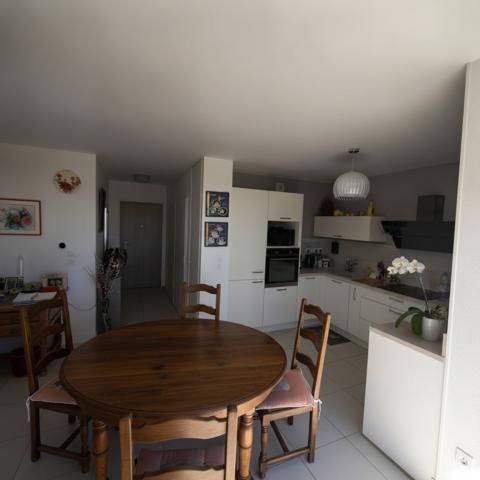 Appartement
                                                                                                                                                                                                                                                                                                                        4 pièce(s)                                                                                                                                                                                                          2 chambre(s)                                                                                                                                                                                                          80  m²