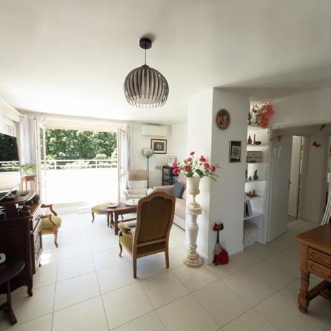 Appartement
                                                                                                                                                                                                                                                                                                                        4 pièce(s)                                                                                                                                                                                                          2 chambre(s)                                                                                                                                                                                                          80  m²