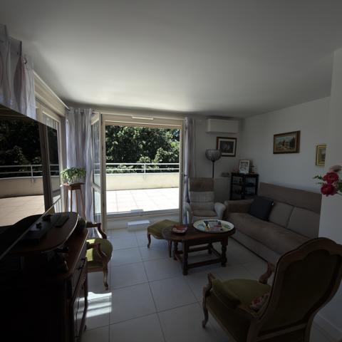 Appartement
                                                                                                                                                                                                                                                                                                                        4 pièce(s)                                                                                                                                                                                                          2 chambre(s)                                                                                                                                                                                                          80  m²