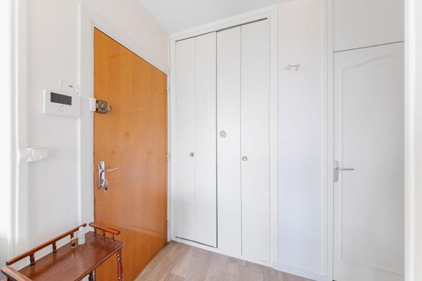 Appartement T3 de 66 m2 en dernier étage, proche centre-ville avec balcon , cave et ascenseur