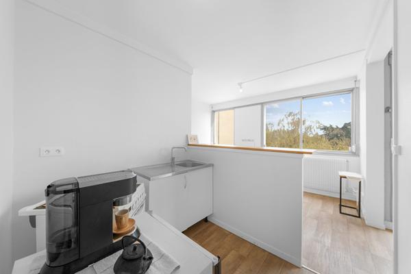 Appartement T3 de 66 m2 en dernier étage, proche centre-ville avec balcon , cave et ascenseur