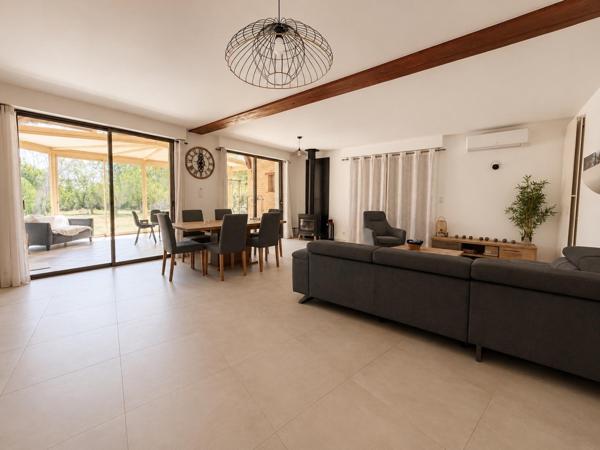 Maison rénovée de plain pied de 133 m² sur un terrain de 2245 m²