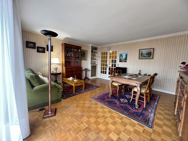 À vendre : Appartement 4 pièces à La Varenne Saint Hilaire