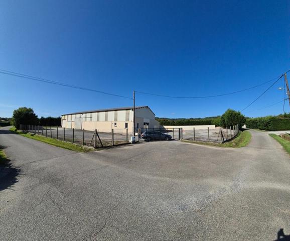 Secteur ORTHEZ - BATIMENTS INDUSTRIELS 730 M², TERRAIN 9800 M²
