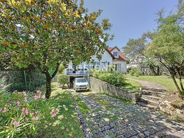 Maison Groslay 5 Chambres 10 pièce(s) 240 m2