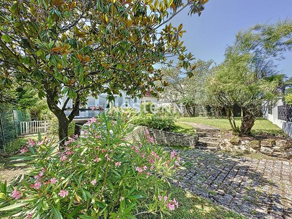 Maison Groslay 5 Chambres 10 pièce(s) 240 m2