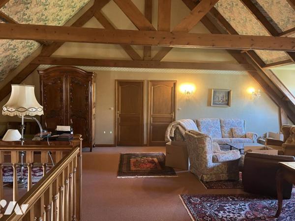 GRANDE MAISON située à 2 pas de Calais mais en campagne