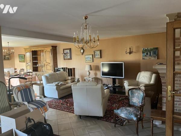 GRANDE MAISON située à 2 pas de Calais mais en campagne