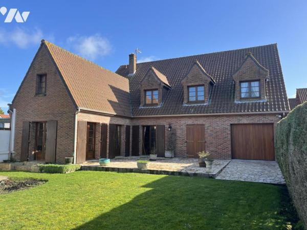 GRANDE MAISON située à 2 pas de Calais mais en campagne