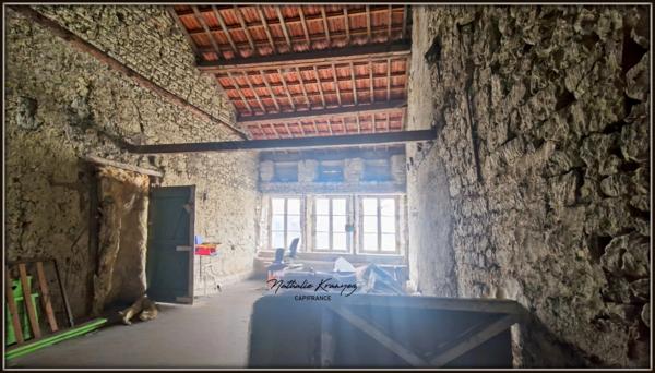 Proche de GRANDPRE (08) Authentique corps de ferme rénové de 172m² avec dépendances sur 1800m² de terrain