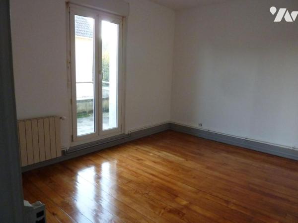 EXINCOURT, immeuble six appartements  sur 19a 88ca de terrain constructible