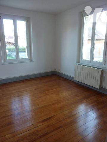 EXINCOURT, immeuble six appartements  sur 19a 88ca de terrain constructible