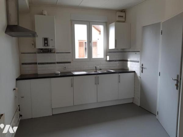 EXINCOURT, immeuble six appartements  sur 19a 88ca de terrain constructible