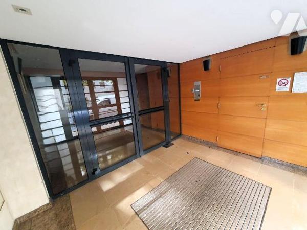 Appartement de type F1 à Vendre à Boulogne-Billancourt (92100) en Hauts-de-Seine (92), dans une...