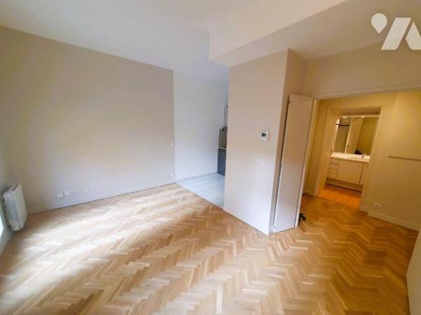Appartement de type F1 à Vendre à Boulogne-Billancourt (92100) en Hauts-de-Seine (92), dans une...
