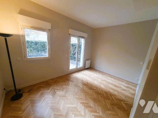 Appartement de type F1 à Vendre à Boulogne-Billancourt (92100) en Hauts-de-Seine (92), dans une...