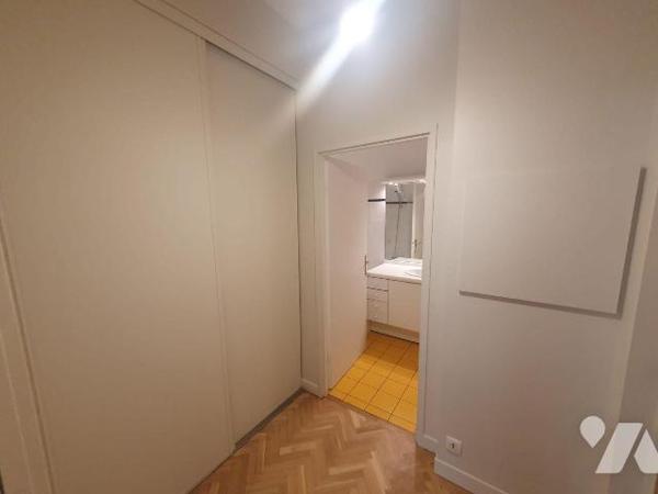 Appartement de type F1 à Vendre à Boulogne-Billancourt (92100) en Hauts-de-Seine (92), dans une...