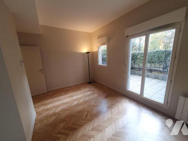 Appartement de type F1 à Vendre à Boulogne-Billancourt (92100) en Hauts-de-Seine (92), dans une...