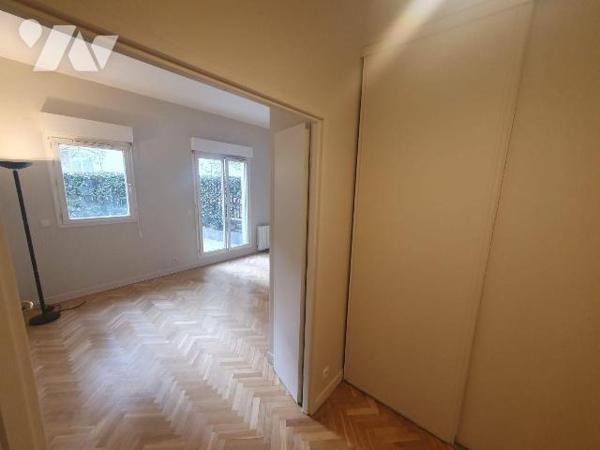 Appartement de type F1 à Vendre à Boulogne-Billancourt (92100) en Hauts-de-Seine (92), dans une...