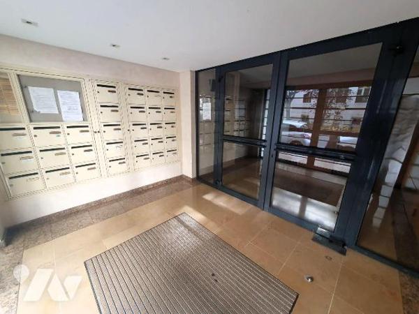 Appartement de type F1 à Vendre à Boulogne-Billancourt (92100) en Hauts-de-Seine (92), dans une...