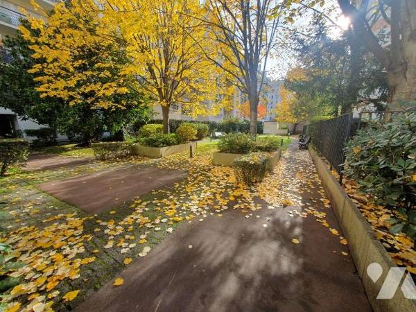 Appartement de type F1 à Vendre à Boulogne-Billancourt (92100) en Hauts-de-Seine (92), dans une...