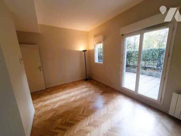 Appartement de type F1 à Vendre à Boulogne-Billancourt (92100) en Hauts-de-Seine (92), dans une...