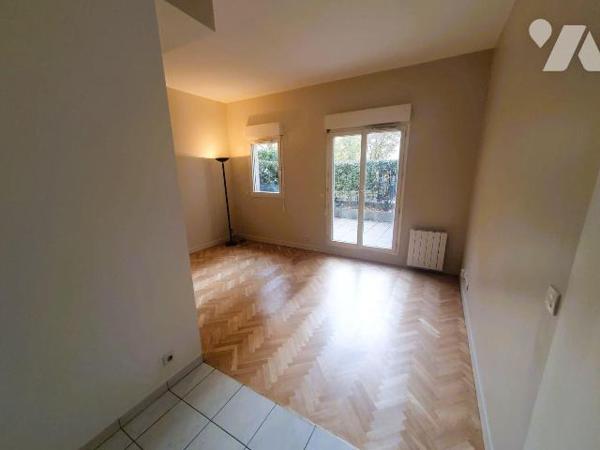 Appartement de type F1 à Vendre à Boulogne-Billancourt (92100) en Hauts-de-Seine (92), dans une...