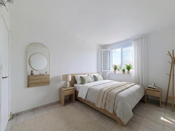 A 12 minutes à pied de la gare RER de Poissy - T4 - 69m2 - 3 chambres - Cave