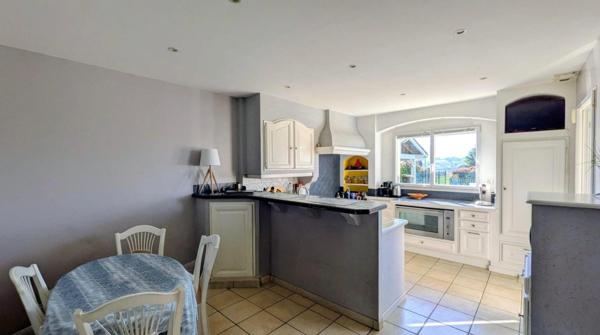 Maison à Grézieu-la-Varenne, 69290 - 8 pièces 212m²