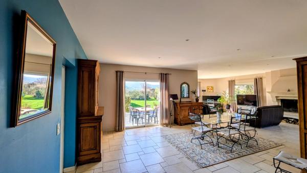 Maison à Grézieu-la-Varenne, 69290 - 8 pièces 212m²