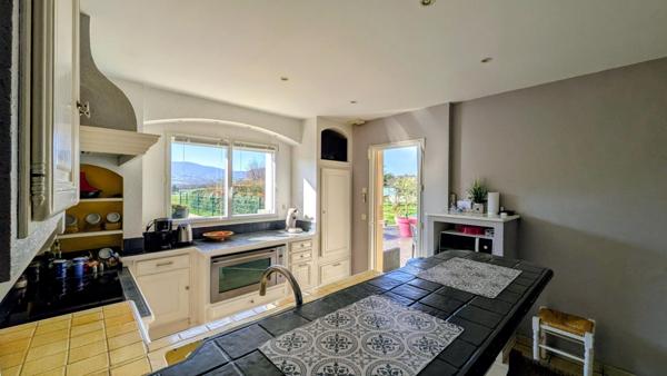 Maison à Grézieu-la-Varenne, 69290 - 8 pièces 212m²
