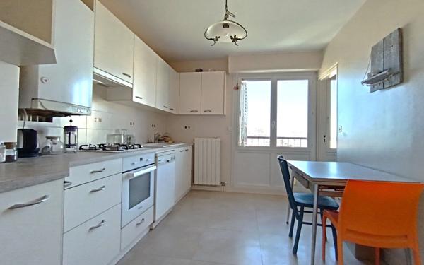 Appartement à vendre    4 pièces • 99,77 m2 La Rochelle