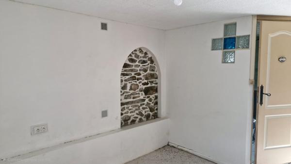 Maison individuelle sur terrain pentu de 1 hectare