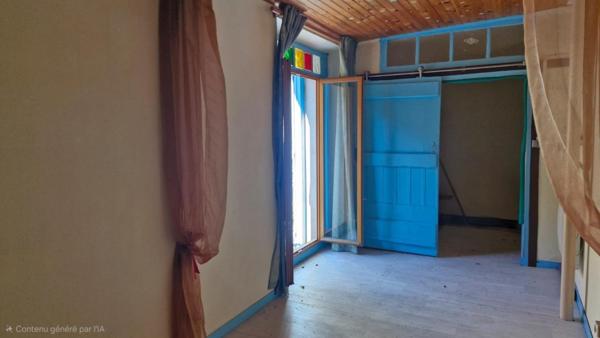 Maison individuelle sur terrain pentu de 1 hectare