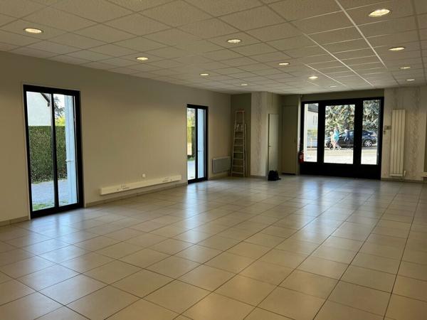 VEIGNE BUREAUX A LOUER DE 114 M² AVEC 8 PARKINGS