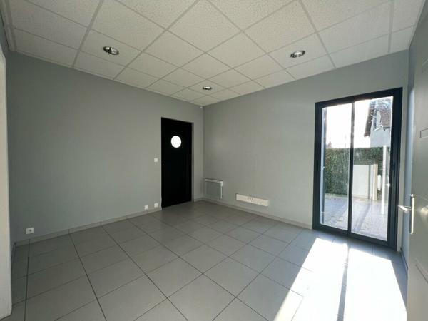 VEIGNE BUREAUX A LOUER DE 114 M² AVEC 8 PARKINGS