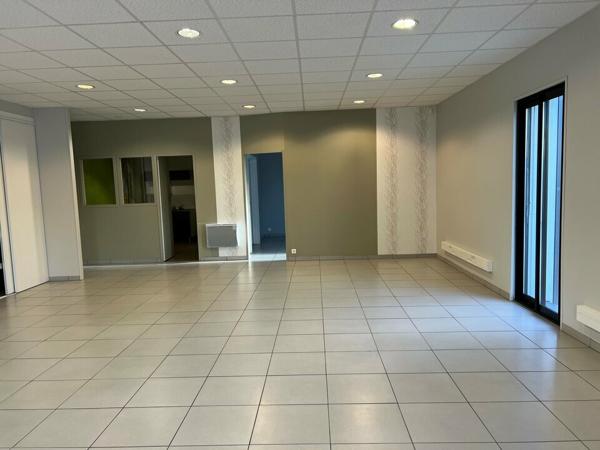 VEIGNE BUREAUX A LOUER DE 114 M² AVEC 8 PARKINGS