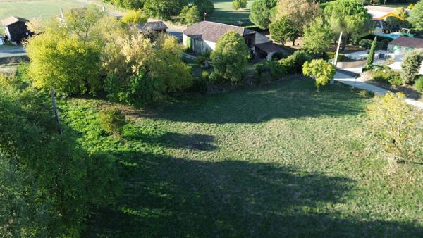 CORPS DE FERME EN PIERRE – PLUS D’UN HECTARE – IDÉAL CHEVAUX- MEILHAN SUR GARONNE