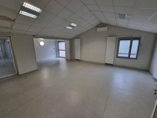 VENTE D'UN IMMEUBLE DE BUREAUX DIVISIBLE SUR PARTHENAY