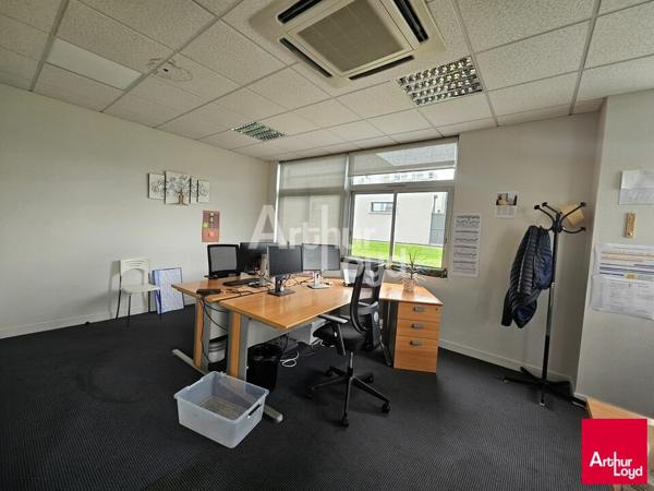 ANGERS OUEST Bâtiment de bureaux indépendant avec terrain à vendre