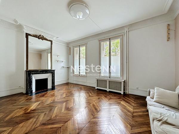 A vendre - Paris 17 - Local / Bureaux - 38m2 - boulevard Malesherbes - charme de l'ancien - cave