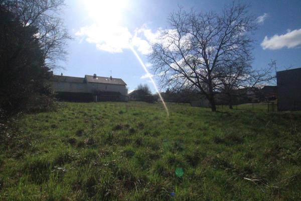 Terrain constructible à Devecey d'environ 1400 M² libre constructeur