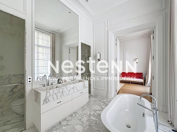 Exclusivité - Paris 8ème - Parc Monceau - Immeuble de grand standing - Appartement 5 pièces d'environ 250 m2 - Cave - Parking en sus